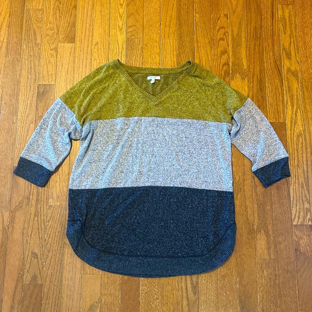 Maurice's lightweight sweater Size Medium Stretch‎ Color block